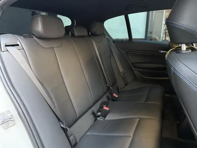 ＢＭＷ １１８ｄ Mスポーツ エディションシャドー 和歌山県 2019(平31)年 3.2万km アルピンホワイトⅢ 黒革/ACC/インテリジェントセーフティ/純正ナビ/バックカメラ/Bluetoothオーディオ/コンフォートアクセス/パワーシート/シートヒーター/前後ドラレコ/純18incAW/ドライビングモード/LEDライト/ETC