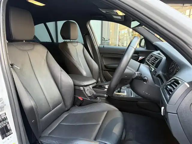 ＢＭＷ １１８ｄ Mスポーツ エディションシャドー 和歌山県 2019(平31)年 3.2万km アルピンホワイトⅢ 黒革/ACC/インテリジェントセーフティ/純正ナビ/バックカメラ/Bluetoothオーディオ/コンフォートアクセス/パワーシート/シートヒーター/前後ドラレコ/純18incAW/ドライビングモード/LEDライト/ETC