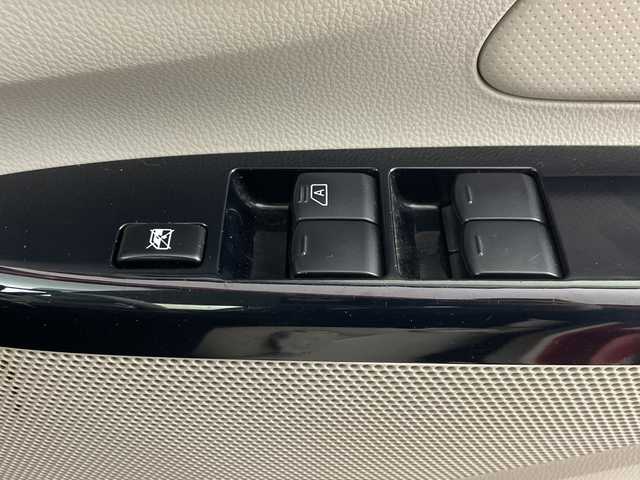 三菱 ｅＫワゴン M e－アシスト 埼玉県 2016(平28)年 4.8万km レッドメタリック 社外メモリナビ/　（フルセグＴＶ／ＢＴ／ＵＳＢ／ＤＶＤ／ＣＤ）　/運転席シートヒーター　/衝突被害軽減ブレーキ　/横滑り防止措置　/アイドリングストップ　/タッチパネルオートエアコン　/ドアバイザー　/フロアマット