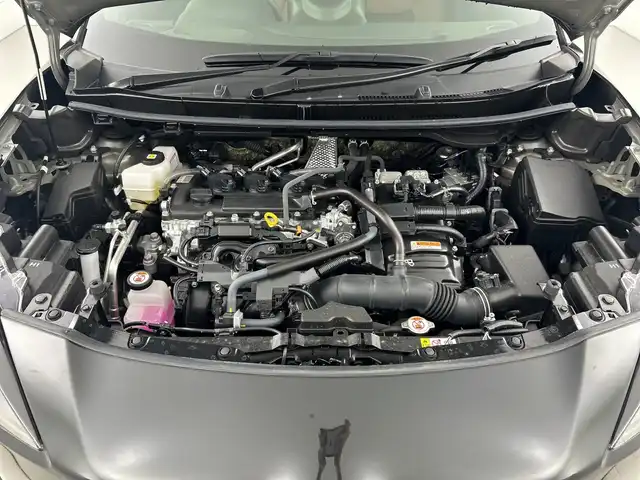 トヨタ ヤリスクロス ハイブリッド Z アドベンチャー 愛知県 2023(令5)年 1.2万km ブラックマイカ 禁煙車/純正8インチナビ/（AM/FM/Bluetooth/USB)/全方位カメラ/トヨタセーフティセンス/・プリクラッシュセーフティ/・レーダークルーズコントロール/・オートマチックハイビーム/・レーンディパーチャーアラート/・レーントレーシングアシスト/・クリアランスソナー/・ロードサインアシスト/・ブラインドスポットモニター/ヘッドアップディスプレイ/ETC2.0/ドライブレコーダー/パワーシート/シートヒーター/ステアリングヒーター/ハーフレザーシート/純正18インチアルミホイール/スマートキー/スペアキー有/プッシュスタート/純正フロアマット/電動格納ミラー/横滑り防止装置