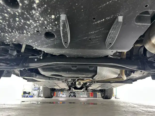 トヨタ ヤリスクロス ハイブリッド Z アドベンチャー 愛知県 2023(令5)年 1.2万km ブラックマイカ 禁煙車/純正8インチナビ/（AM/FM/Bluetooth/USB)/全方位カメラ/トヨタセーフティセンス/・プリクラッシュセーフティ/・レーダークルーズコントロール/・オートマチックハイビーム/・レーンディパーチャーアラート/・レーントレーシングアシスト/・クリアランスソナー/・ロードサインアシスト/・ブラインドスポットモニター/ヘッドアップディスプレイ/ETC2.0/ドライブレコーダー/パワーシート/シートヒーター/ステアリングヒーター/ハーフレザーシート/純正18インチアルミホイール/スマートキー/スペアキー有/プッシュスタート/純正フロアマット/電動格納ミラー/横滑り防止装置