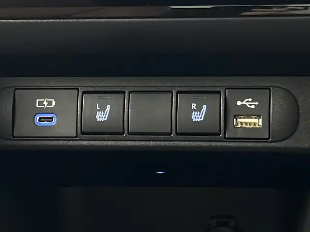 トヨタ ヤリスクロス ハイブリッド Z アドベンチャー 愛知県 2023(令5)年 1.2万km ブラックマイカ 禁煙車/純正8インチナビ/（AM/FM/Bluetooth/USB)/全方位カメラ/トヨタセーフティセンス/・プリクラッシュセーフティ/・レーダークルーズコントロール/・オートマチックハイビーム/・レーンディパーチャーアラート/・レーントレーシングアシスト/・クリアランスソナー/・ロードサインアシスト/・ブラインドスポットモニター/ヘッドアップディスプレイ/ETC2.0/ドライブレコーダー/パワーシート/シートヒーター/ステアリングヒーター/ハーフレザーシート/純正18インチアルミホイール/スマートキー/スペアキー有/プッシュスタート/純正フロアマット/電動格納ミラー/横滑り防止装置
