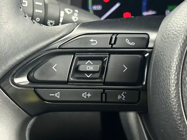 トヨタ ヤリスクロス ハイブリッド Z アドベンチャー 愛知県 2023(令5)年 1.2万km ブラックマイカ 禁煙車/純正8インチナビ/（AM/FM/Bluetooth/USB)/全方位カメラ/トヨタセーフティセンス/・プリクラッシュセーフティ/・レーダークルーズコントロール/・オートマチックハイビーム/・レーンディパーチャーアラート/・レーントレーシングアシスト/・クリアランスソナー/・ロードサインアシスト/・ブラインドスポットモニター/ヘッドアップディスプレイ/ETC2.0/ドライブレコーダー/パワーシート/シートヒーター/ステアリングヒーター/ハーフレザーシート/純正18インチアルミホイール/スマートキー/スペアキー有/プッシュスタート/純正フロアマット/電動格納ミラー/横滑り防止装置