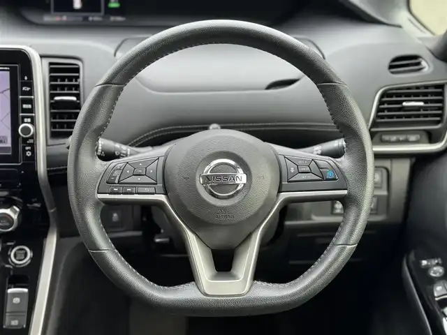 日産 セレナ ハイウェイスター G プロパイロットED 三重県 2017(平29)年 9.2万km ダイヤモンドブラック 純正8インチナビ/【フルセグTV/CD/DVD/Bluetooth】/純正フリップダウンモニター/バックカメラ/エマージェンシーブレーキ/・LDW(車線逸脱警報)/・踏み間違い衝突防止アシスト/・進入禁止標識検知/・フロント/バックソナー/プロパイロット(自動運転技術)/ハンズフリーパワースライドドア (運転席側/助手席側)/純正ドライブレコーダー/電動パーキングブレーキ/ブレーキホールド/パーソナルテーブル/USB電源ソケット/革巻きステアリング/ステアリングスイッチ/ビルトインETC/インテリジェントキー/プッシュエンジンスターター/取説/保証書