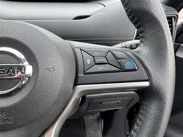 日産 セレナ ハイウェイスター G プロパイロットED 三重県 2017(平29)年 9.2万km ダイヤモンドブラック 純正8インチナビ/【フルセグTV/CD/DVD/Bluetooth】/純正フリップダウンモニター/バックカメラ/エマージェンシーブレーキ/・LDW(車線逸脱警報)/・踏み間違い衝突防止アシスト/・進入禁止標識検知/・フロント/バックソナー/プロパイロット(自動運転技術)/ハンズフリーパワースライドドア (運転席側/助手席側)/純正ドライブレコーダー/電動パーキングブレーキ/ブレーキホールド/パーソナルテーブル/USB電源ソケット/革巻きステアリング/ステアリングスイッチ/ビルトインETC/インテリジェントキー/プッシュエンジンスターター/取説/保証書