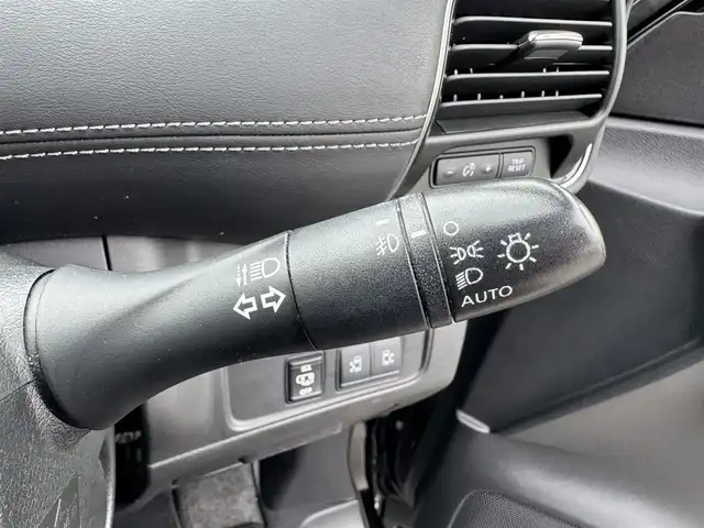 日産 セレナ ハイウェイスター G プロパイロットED 三重県 2017(平29)年 9.2万km ダイヤモンドブラック 純正8インチナビ/【フルセグTV/CD/DVD/Bluetooth】/純正フリップダウンモニター/バックカメラ/エマージェンシーブレーキ/・LDW(車線逸脱警報)/・踏み間違い衝突防止アシスト/・進入禁止標識検知/・フロント/バックソナー/プロパイロット(自動運転技術)/ハンズフリーパワースライドドア (運転席側/助手席側)/純正ドライブレコーダー/電動パーキングブレーキ/ブレーキホールド/パーソナルテーブル/USB電源ソケット/革巻きステアリング/ステアリングスイッチ/ビルトインETC/インテリジェントキー/プッシュエンジンスターター/取説/保証書