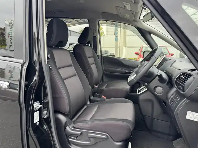 日産 セレナ ハイウェイスター G プロパイロットED 三重県 2017(平29)年 9.2万km ダイヤモンドブラック 純正8インチナビ/【フルセグTV/CD/DVD/Bluetooth】/純正フリップダウンモニター/バックカメラ/エマージェンシーブレーキ/・LDW(車線逸脱警報)/・踏み間違い衝突防止アシスト/・進入禁止標識検知/・フロント/バックソナー/プロパイロット(自動運転技術)/ハンズフリーパワースライドドア (運転席側/助手席側)/純正ドライブレコーダー/電動パーキングブレーキ/ブレーキホールド/パーソナルテーブル/USB電源ソケット/革巻きステアリング/ステアリングスイッチ/ビルトインETC/インテリジェントキー/プッシュエンジンスターター/取説/保証書