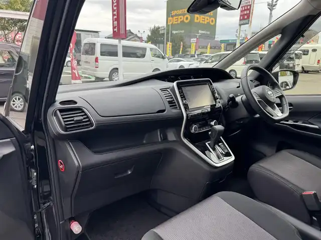 日産 セレナ ハイウェイスター G プロパイロットED 三重県 2017(平29)年 9.2万km ダイヤモンドブラック 純正8インチナビ/【フルセグTV/CD/DVD/Bluetooth】/純正フリップダウンモニター/バックカメラ/エマージェンシーブレーキ/・LDW(車線逸脱警報)/・踏み間違い衝突防止アシスト/・進入禁止標識検知/・フロント/バックソナー/プロパイロット(自動運転技術)/ハンズフリーパワースライドドア (運転席側/助手席側)/純正ドライブレコーダー/電動パーキングブレーキ/ブレーキホールド/パーソナルテーブル/USB電源ソケット/革巻きステアリング/ステアリングスイッチ/ビルトインETC/インテリジェントキー/プッシュエンジンスターター/取説/保証書