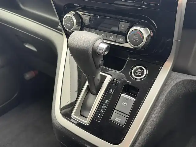 日産 セレナ ハイウェイスター G プロパイロットED 三重県 2017(平29)年 9.2万km ダイヤモンドブラック 純正8インチナビ/【フルセグTV/CD/DVD/Bluetooth】/純正フリップダウンモニター/バックカメラ/エマージェンシーブレーキ/・LDW(車線逸脱警報)/・踏み間違い衝突防止アシスト/・進入禁止標識検知/・フロント/バックソナー/プロパイロット(自動運転技術)/ハンズフリーパワースライドドア (運転席側/助手席側)/純正ドライブレコーダー/電動パーキングブレーキ/ブレーキホールド/パーソナルテーブル/USB電源ソケット/革巻きステアリング/ステアリングスイッチ/ビルトインETC/インテリジェントキー/プッシュエンジンスターター/取説/保証書