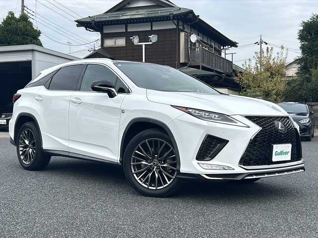 レクサス ＲＸ 300 Fスポーツ 東京都 2020(令2)年 3.3万km ホワイトノーヴァガラスフレーク ワンオーナー/ムーンルーフ/純正ナビ/・Bluetooth/TV/CD/DVD/USB/Lexus Safety System＋/・レーントレーシングアシスト/・オートマチックハイビーム/・ブレードスキャンアダプティブハイビームシステム/・レーダークルーズコントロール/・ロードサインアシスト/・先行車発進告知機能/ドライブレコーダー（TZ-DR210）/ブラインドスポットモニター/コーナーセンサー/電動格納セカンドシート/ワイヤレス充電/マークレビンソンプレミアムサラウンドサウンドシステム/パワーシート/シートヒーター/エアシート/ステアリングヒーター/電動リアゲート/電動格納ミラー/20インチ純正アルミホイール/スペアキー1本/取扱説明書/保証書