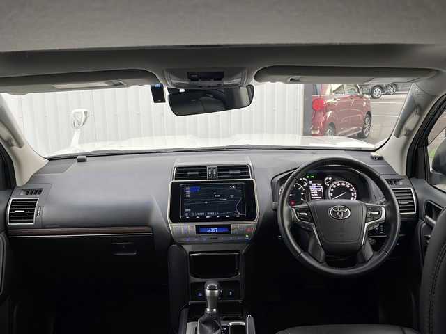 トヨタ ランドクルーザー プラド TX Lパッケージ 香川県 2021(令3)年 4.3万km ホワイトパールクリスタルシャイン Toyota Safety Sense/・プリクラッシュセーフティシステム/・レーンディパーチャーアラート/・オートマチックハイビーム/・レーダークルーズコントロール/・ロードサインアシスト/ディーラーオプション9インチナビ/→フルセグ/CD/DVD/Bluetooth/バックカメラ/サンルーフ/ブラックレザーシート/前席シートヒーター/ベンチレーション/MTモード付AT/LEDオートライト/LEDフォグランプ/革巻きステアリング/ステアリングリモコン/横滑り防止装置/盗難防止装置/純正ドライブレコーダー/ビルトインETC2.0/プッシュスタート/スマートキー