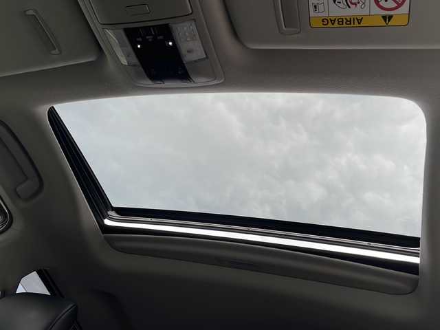 トヨタ ランドクルーザー プラド TX Lパッケージ 香川県 2021(令3)年 4.3万km ホワイトパールクリスタルシャイン Toyota Safety Sense/・プリクラッシュセーフティシステム/・レーンディパーチャーアラート/・オートマチックハイビーム/・レーダークルーズコントロール/・ロードサインアシスト/ディーラーオプション9インチナビ/→フルセグ/CD/DVD/Bluetooth/バックカメラ/サンルーフ/ブラックレザーシート/前席シートヒーター/ベンチレーション/MTモード付AT/LEDオートライト/LEDフォグランプ/革巻きステアリング/ステアリングリモコン/横滑り防止装置/盗難防止装置/純正ドライブレコーダー/ビルトインETC2.0/プッシュスタート/スマートキー