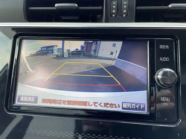 トヨタ オーリスハイブリッド 道央・札幌 2017(平29)年 7.1万km ホワイトパールクリスタルシャイン 登録時走行距離　70849km/Toyota Safety Sense/・クリアランスソナー/・レーンディバーチャーアラート/・プリクラッシュセーフティ/・レーダークルーズコントロール/純正ディーラーOPナビ/(AM/FM/CD/DVD/SD/BT)/フルセグTV/バックカメラ/ビルトインETC/白ハーフレザーシート/前席シートヒーター/デュアルAAC/ステアリングスイッチ/オールオートウィンドウ/社外アルミペダル/LEDヘッドライト/フロントフォグランプ/純正AW付冬タイヤ積み込み/215/45R17