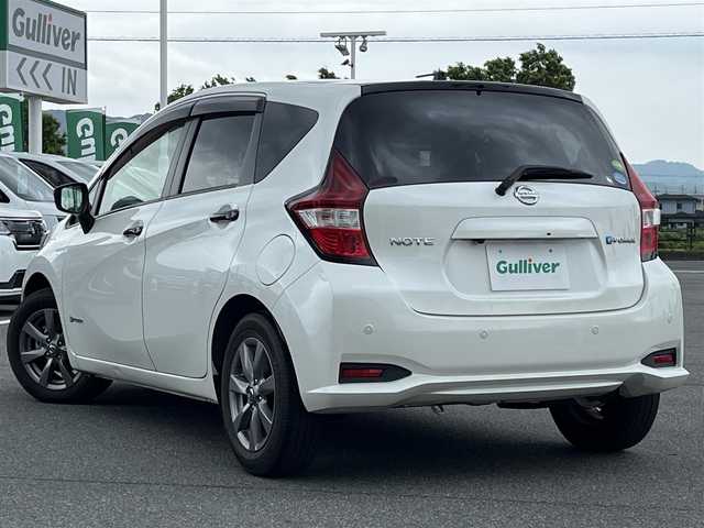 日産 ノート e－パワー X Bアロー 奈良県 2019(令1)年 1.9万km ブリリアントホワイトパール/スーパーブラック 2トーン 純正ナビ(フルセグTV/CD/DVD/AM・FM/BT/AUX)/ETC2.0/前方ドラレコ/クルーズコントロール/インテリジェントエマージェンシーブレーキ/踏み間違い衝突防止アシスト/LDW(車線逸脱警報)/LEDヘッドライト/純正15インチアルミホイール/純正フロアマット/ドアバイザー