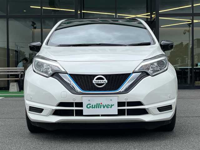 日産 ノート e－パワー X Bアロー 奈良県 2019(令1)年 1.9万km ブリリアントホワイトパール/スーパーブラック 2トーン 純正ナビ(フルセグTV/CD/DVD/AM・FM/BT/AUX)/ETC2.0/前方ドラレコ/クルーズコントロール/インテリジェントエマージェンシーブレーキ/踏み間違い衝突防止アシスト/LDW(車線逸脱警報)/LEDヘッドライト/純正15インチアルミホイール/純正フロアマット/ドアバイザー
