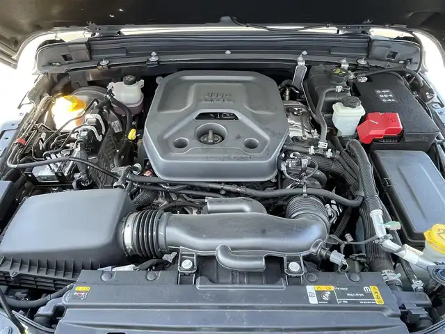 クライスラー・ジープ ジープ ラングラー アンリミテッド ルビコン 滋賀県 2023(令5)年 1.8万km ガンＭ／黒 純正ナビ/(Bluetooth/フルセグ/AM/FM)/衝突軽減ブレーキ/アダプティブクルーズコントロール/ブラインドスポットモニター/Autoハイビーム/LEDオートライト/フォグ/レザーシート/シートヒーター/ステアリングヒーター/センターデフロック/ダウンヒルアシスト/前後ドライブレコーダー/ETC2.0/MT付きAT