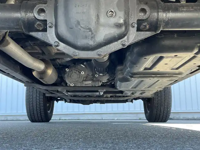 クライスラー・ジープ ジープ ラングラー アンリミテッド ルビコン 滋賀県 2023(令5)年 1.8万km ガンＭ／黒 純正ナビ/(Bluetooth/フルセグ/AM/FM)/衝突軽減ブレーキ/アダプティブクルーズコントロール/ブラインドスポットモニター/Autoハイビーム/LEDオートライト/フォグ/レザーシート/シートヒーター/ステアリングヒーター/センターデフロック/ダウンヒルアシスト/前後ドライブレコーダー/ETC2.0/MT付きAT