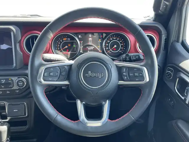 クライスラー・ジープ ジープ ラングラー アンリミテッド ルビコン 滋賀県 2023(令5)年 1.8万km ガンＭ／黒 純正ナビ/(Bluetooth/フルセグ/AM/FM)/衝突軽減ブレーキ/アダプティブクルーズコントロール/ブラインドスポットモニター/Autoハイビーム/LEDオートライト/フォグ/レザーシート/シートヒーター/ステアリングヒーター/センターデフロック/ダウンヒルアシスト/前後ドライブレコーダー/ETC2.0/MT付きAT