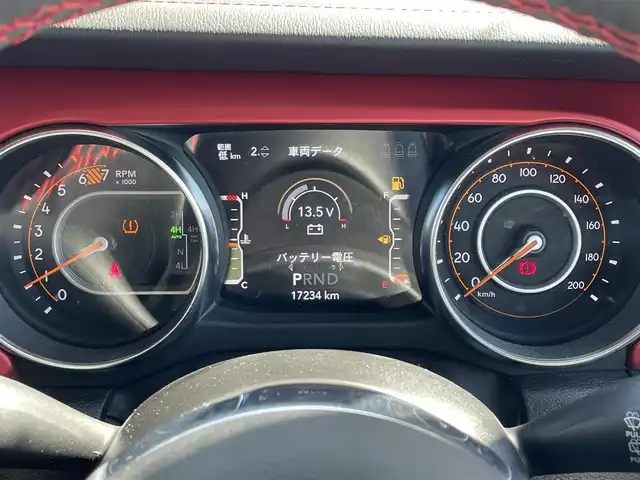 クライスラー・ジープ ジープ ラングラー アンリミテッド ルビコン 滋賀県 2023(令5)年 1.8万km ガンＭ／黒 純正ナビ/(Bluetooth/フルセグ/AM/FM)/衝突軽減ブレーキ/アダプティブクルーズコントロール/ブラインドスポットモニター/Autoハイビーム/LEDオートライト/フォグ/レザーシート/シートヒーター/ステアリングヒーター/センターデフロック/ダウンヒルアシスト/前後ドライブレコーダー/ETC2.0/MT付きAT