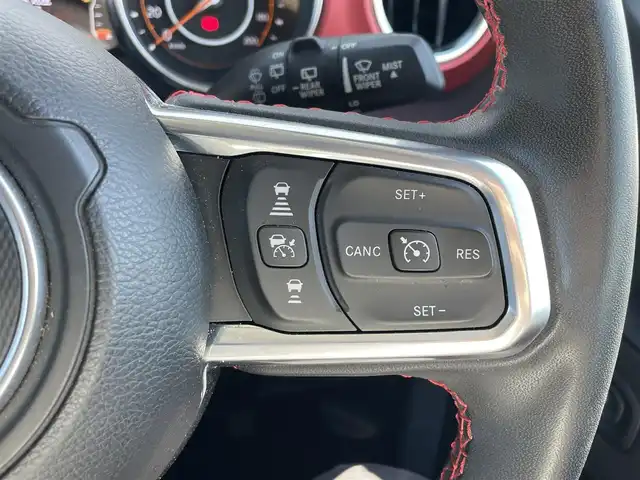 クライスラー・ジープ ジープ ラングラー アンリミテッド ルビコン 滋賀県 2023(令5)年 1.8万km ガンＭ／黒 純正ナビ/(Bluetooth/フルセグ/AM/FM)/衝突軽減ブレーキ/アダプティブクルーズコントロール/ブラインドスポットモニター/Autoハイビーム/LEDオートライト/フォグ/レザーシート/シートヒーター/ステアリングヒーター/センターデフロック/ダウンヒルアシスト/前後ドライブレコーダー/ETC2.0/MT付きAT