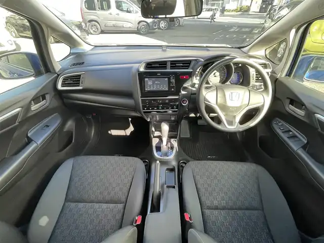 ホンダ フィット 13G Lパッケージ 神奈川県 2015(平27)年 2.4万km ブリリアントスポーティブルーメタリック2トーン 純正ディスプレイオーディオ　WX-151CP/Ｂｌｕｅｔｏｏｔｈ　/ワンセグＴＶ　/ＥＴＣ　/スマートキー　/純正フロアマット　/アイドリングストップ　/シティブレーキアクティブシステム　/HDMI　/カーテンエアバッグ