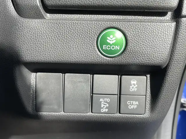 ホンダ フィット 13G Lパッケージ 神奈川県 2015(平27)年 2.4万km ブリリアントスポーティブルーメタリック2トーン 純正ディスプレイオーディオ　WX-151CP/Ｂｌｕｅｔｏｏｔｈ　/ワンセグＴＶ　/ＥＴＣ　/スマートキー　/純正フロアマット　/アイドリングストップ　/シティブレーキアクティブシステム　/HDMI　/カーテンエアバッグ