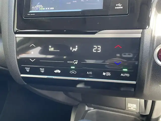 ホンダ フィット 13G Lパッケージ 神奈川県 2015(平27)年 2.4万km ブリリアントスポーティブルーメタリック2トーン 純正ディスプレイオーディオ　WX-151CP/Ｂｌｕｅｔｏｏｔｈ　/ワンセグＴＶ　/ＥＴＣ　/スマートキー　/純正フロアマット　/アイドリングストップ　/シティブレーキアクティブシステム　/HDMI　/カーテンエアバッグ