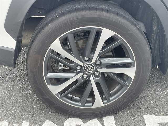 トヨタ カローラ クロス Z 福岡県 2024(令6)年 1.1万km プラチナホワイトパールマイカ ワンオーナー/純正ディスプレイオーディオ/　BT、USB、Mirracast/フルセグTV/レーダークルーズコントロール/前席シートヒーター/パワーバックドア/D席パワーシート/ビルトインETC/コーナーセンサー/純正LEDライト/オートライト/オートハイビーム/フォグランプ/ルーフレール/プッシュスタート/スペアキー×1/説明書/保証書