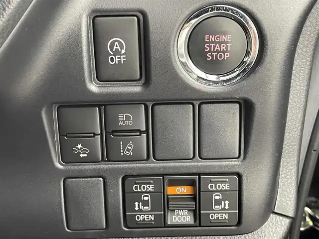 トヨタ ヴォクシー ZS 煌Ⅲ 熊本県 2021(令3)年 5.7万km ブラック アルパイン11インチナビEX11NX（ＡｐｐｌＣａｒＰｌａｙ・ＡｎｄｒｏｉｄＡｕｔｏ・ＢＴ・フルセグ・ＵＳＢ・HDMI）/バックカメラ　/ＥＴＣ　/アルパイン後席モニターRXH12X-L　/両側パワースライドドア　/前後クリアランスソナー　/トヨタセーフティーセンス/・プリクラッシュセーフティ/・レーンディパーチャーアラート/・オートマチックハイビーム/・先行車発進お知らせ機能/・インテリジェントクリアランスソナー/・クルーズコントロール/横滑り防止/アイドリングストップ/ハーフレザーシート/社外フロアマット/純正１６インチAW/オートライト/LEDヘッドライト/フォグライト/スマートキー/プッシュスタート/保証書/取扱説明書