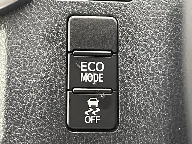トヨタ ヴォクシー ZS 煌Ⅲ 熊本県 2021(令3)年 5.7万km ブラック アルパイン11インチナビEX11NX（ＡｐｐｌＣａｒＰｌａｙ・ＡｎｄｒｏｉｄＡｕｔｏ・ＢＴ・フルセグ・ＵＳＢ・HDMI）/バックカメラ　/ＥＴＣ　/アルパイン後席モニターRXH12X-L　/両側パワースライドドア　/前後クリアランスソナー　/トヨタセーフティーセンス/・プリクラッシュセーフティ/・レーンディパーチャーアラート/・オートマチックハイビーム/・先行車発進お知らせ機能/・インテリジェントクリアランスソナー/・クルーズコントロール/横滑り防止/アイドリングストップ/ハーフレザーシート/社外フロアマット/純正１６インチAW/オートライト/LEDヘッドライト/フォグライト/スマートキー/プッシュスタート/保証書/取扱説明書