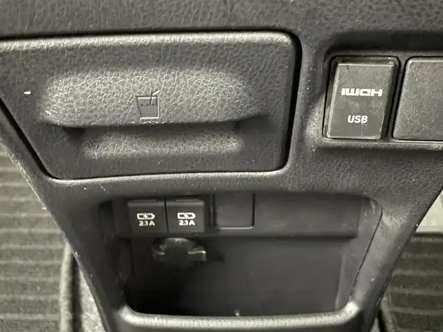 トヨタ ヴォクシー ZS 煌Ⅲ 熊本県 2021(令3)年 5.7万km ブラック アルパイン11インチナビEX11NX（ＡｐｐｌＣａｒＰｌａｙ・ＡｎｄｒｏｉｄＡｕｔｏ・ＢＴ・フルセグ・ＵＳＢ・HDMI）/バックカメラ　/ＥＴＣ　/アルパイン後席モニターRXH12X-L　/両側パワースライドドア　/前後クリアランスソナー　/トヨタセーフティーセンス/・プリクラッシュセーフティ/・レーンディパーチャーアラート/・オートマチックハイビーム/・先行車発進お知らせ機能/・インテリジェントクリアランスソナー/・クルーズコントロール/横滑り防止/アイドリングストップ/ハーフレザーシート/社外フロアマット/純正１６インチAW/オートライト/LEDヘッドライト/フォグライト/スマートキー/プッシュスタート/保証書/取扱説明書