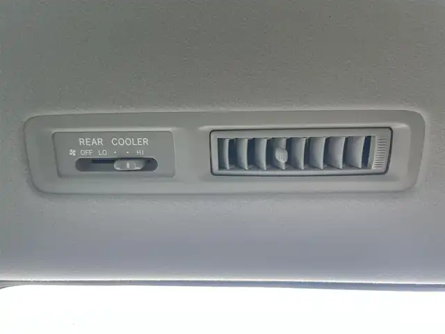 トヨタ ヴォクシー ZS 煌Z 大阪府 2013(平25)年 11.1万km ホワイトパールクリスタルシャイン (株)IDOMが運営する【じしゃロン堺店】の自社ローン専用車両になります。/こちらは現金またはオートローンご利用時の価格です。自社ローンご希望の方は別途その旨お申付け下さい