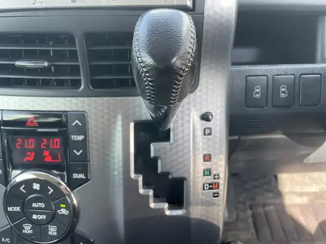 トヨタ ヴォクシー ZS 煌Z 大阪府 2013(平25)年 11.1万km ホワイトパールクリスタルシャイン (株)IDOMが運営する【じしゃロン堺店】の自社ローン専用車両になります。/こちらは現金またはオートローンご利用時の価格です。自社ローンご希望の方は別途その旨お申付け下さい