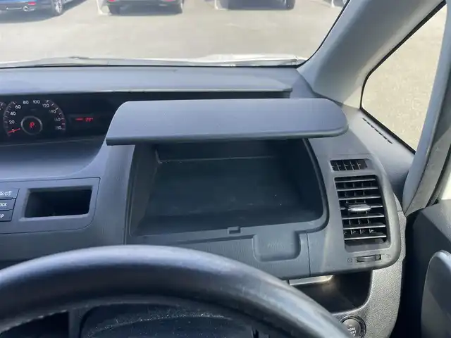 トヨタ ヴォクシー ZS 煌Z 大阪府 2013(平25)年 11.1万km ホワイトパールクリスタルシャイン (株)IDOMが運営する【じしゃロン堺店】の自社ローン専用車両になります。/こちらは現金またはオートローンご利用時の価格です。自社ローンご希望の方は別途その旨お申付け下さい