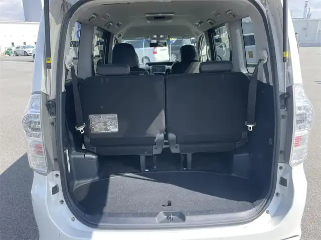 トヨタ ヴォクシー ZS 煌Z 大阪府 2013(平25)年 11.1万km ホワイトパールクリスタルシャイン (株)IDOMが運営する【じしゃロン堺店】の自社ローン専用車両になります。/こちらは現金またはオートローンご利用時の価格です。自社ローンご希望の方は別途その旨お申付け下さい