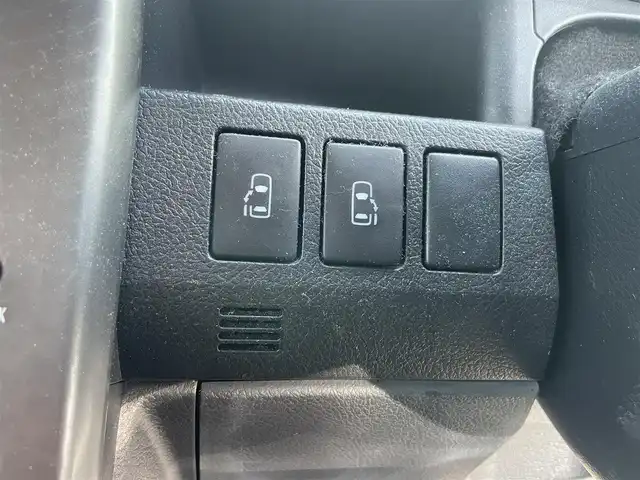 トヨタ ヴォクシー ZS 煌Z 大阪府 2013(平25)年 11.1万km ホワイトパールクリスタルシャイン (株)IDOMが運営する【じしゃロン堺店】の自社ローン専用車両になります。/こちらは現金またはオートローンご利用時の価格です。自社ローンご希望の方は別途その旨お申付け下さい