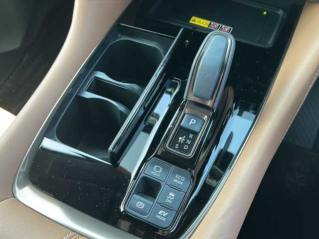 トヨタ ヴェルファイア ハイブリット Z プレミア 長野県 2024(令6)年 0.9万km プラチナホワイトパールマイカ ・純正12.3インチメモリーナビゲーション/AM FM Bluetooth/・全方位カメラ/・ビルトインETC2.0/・ムーンルーフ/・プリクラッシュセーフティ/・レーダークルーズコントロール/・レーンキープアシスト/・ブラインドスポットモニター/・オートマチックハイビーム/・ユニバーサルステップ/・トヨタチームメイト/・ヘッドアップディスプレイ/・フリップダウンモニター/・パワーバックドア/・両側パワースライドドア/・純正19インチアルミホイール/・置くだけ充電/・LEDヘッドライト/・オートライト/・フォグライト/・シートヒーター(D/N)/・エアーシート(D/N)/・パドルシフト/・ステアリングヒーター/・ステアリングリモコン/・コーナーセンサー/・デジタルインナーミラー/・ウィンカーミラー/・電動格納ミラー/・スマートキー/・エンジンプッシュスタート