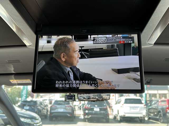 トヨタ ヴェルファイア ハイブリット Z プレミア 長野県 2024(令6)年 0.9万km プラチナホワイトパールマイカ ・純正12.3インチメモリーナビゲーション/AM FM Bluetooth/・全方位カメラ/・ビルトインETC2.0/・ムーンルーフ/・プリクラッシュセーフティ/・レーダークルーズコントロール/・レーンキープアシスト/・ブラインドスポットモニター/・オートマチックハイビーム/・ユニバーサルステップ/・トヨタチームメイト/・ヘッドアップディスプレイ/・フリップダウンモニター/・パワーバックドア/・両側パワースライドドア/・純正19インチアルミホイール/・置くだけ充電/・LEDヘッドライト/・オートライト/・フォグライト/・シートヒーター(D/N)/・エアーシート(D/N)/・パドルシフト/・ステアリングヒーター/・ステアリングリモコン/・コーナーセンサー/・デジタルインナーミラー/・ウィンカーミラー/・電動格納ミラー/・スマートキー/・エンジンプッシュスタート