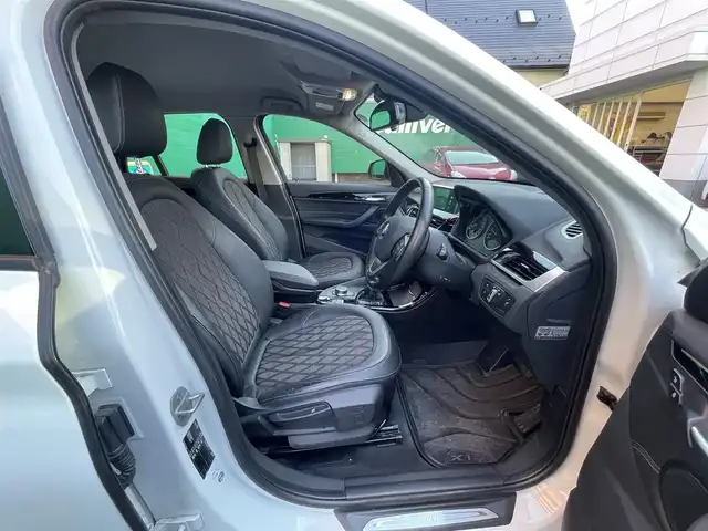 ＢＭＷ Ｘ１ sDrive 18i Xライン 東京都 2016(平28)年 8.8万km アルピンホワイトⅢ ワンオーナー/純正ナビ/(BTオーディオ/CD/DVD)/ドライビングアシスト/・レーンディパーチャーウォーニング/・前車接近警告機能/・衝突軽減ブレーキ/前後パークディスタンスコントロール/パーキングベンチレーション/ハーフレザーシート/純正19インチアルミホイール/純正フロアマット/スペアキー×1/ETC/前方ドライブレコーダー/取扱説明書/保証書