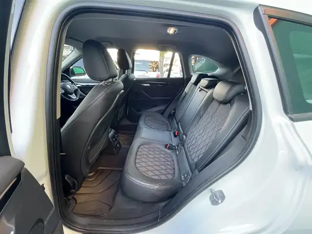 ＢＭＷ Ｘ１ sDrive 18i Xライン 東京都 2016(平28)年 8.8万km アルピンホワイトⅢ ワンオーナー/純正ナビ/(BTオーディオ/CD/DVD)/ドライビングアシスト/・レーンディパーチャーウォーニング/・前車接近警告機能/・衝突軽減ブレーキ/前後パークディスタンスコントロール/パーキングベンチレーション/ハーフレザーシート/純正19インチアルミホイール/純正フロアマット/スペアキー×1/ETC/前方ドライブレコーダー/取扱説明書/保証書