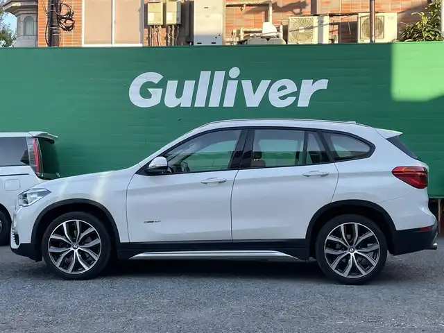 ＢＭＷ Ｘ１ sDrive 18i Xライン 東京都 2016(平28)年 8.8万km アルピンホワイトⅢ ワンオーナー/純正ナビ/(BTオーディオ/CD/DVD)/ドライビングアシスト/・レーンディパーチャーウォーニング/・前車接近警告機能/・衝突軽減ブレーキ/前後パークディスタンスコントロール/パーキングベンチレーション/ハーフレザーシート/純正19インチアルミホイール/純正フロアマット/スペアキー×1/ETC/前方ドライブレコーダー/取扱説明書/保証書