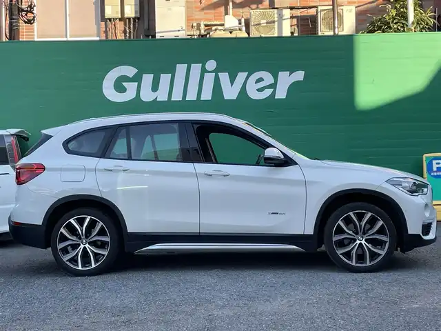 ＢＭＷ Ｘ１ sDrive 18i Xライン 東京都 2016(平28)年 8.8万km アルピンホワイトⅢ ワンオーナー/純正ナビ/(BTオーディオ/CD/DVD)/ドライビングアシスト/・レーンディパーチャーウォーニング/・前車接近警告機能/・衝突軽減ブレーキ/前後パークディスタンスコントロール/パーキングベンチレーション/ハーフレザーシート/純正19インチアルミホイール/純正フロアマット/スペアキー×1/ETC/前方ドライブレコーダー/取扱説明書/保証書