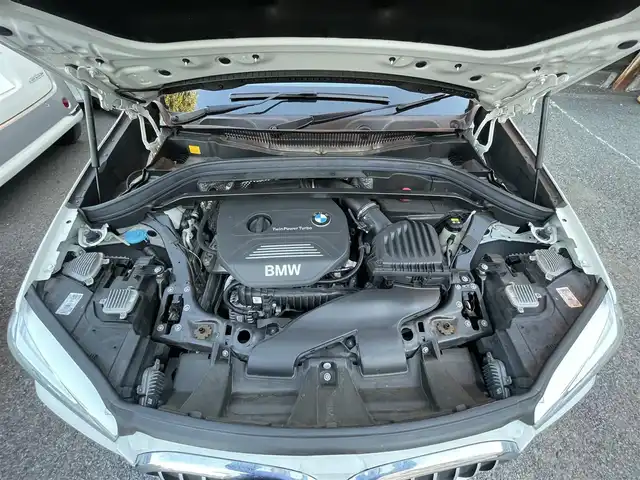 ＢＭＷ Ｘ１ sDrive 18i Xライン 東京都 2016(平28)年 8.8万km アルピンホワイトⅢ ワンオーナー/純正ナビ/(BTオーディオ/CD/DVD)/ドライビングアシスト/・レーンディパーチャーウォーニング/・前車接近警告機能/・衝突軽減ブレーキ/前後パークディスタンスコントロール/パーキングベンチレーション/ハーフレザーシート/純正19インチアルミホイール/純正フロアマット/スペアキー×1/ETC/前方ドライブレコーダー/取扱説明書/保証書