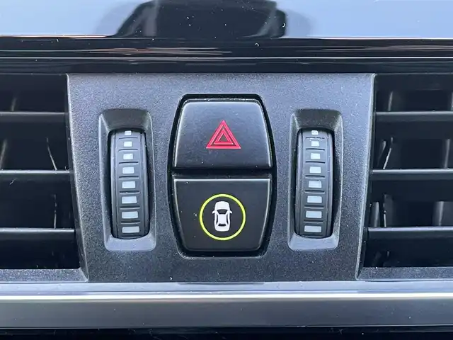 ＢＭＷ Ｘ１ sDrive 18i Xライン 東京都 2016(平28)年 8.8万km アルピンホワイトⅢ ワンオーナー/純正ナビ/(BTオーディオ/CD/DVD)/ドライビングアシスト/・レーンディパーチャーウォーニング/・前車接近警告機能/・衝突軽減ブレーキ/前後パークディスタンスコントロール/パーキングベンチレーション/ハーフレザーシート/純正19インチアルミホイール/純正フロアマット/スペアキー×1/ETC/前方ドライブレコーダー/取扱説明書/保証書