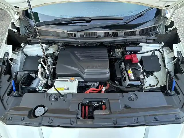 日産 リーフ G 千葉県 2019(令1)年 5万km ブリリアントホワイトパール/スーパーブラック 2トーン ワンオーナー/純正SDナビ/フルセグTV/Bluetooth機能/電子インナーミラー/前方ドラレコ/前席シートヒータ/コーナーセンサー/ステアリングヒータ/プロパイロットパーキング/　充電ケーブル無し