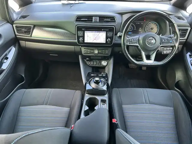 日産 リーフ G 千葉県 2019(令1)年 5万km ブリリアントホワイトパール/スーパーブラック 2トーン ワンオーナー/純正SDナビ/フルセグTV/Bluetooth機能/電子インナーミラー/前方ドラレコ/前席シートヒータ/コーナーセンサー/ステアリングヒータ/プロパイロットパーキング/　充電ケーブル無し