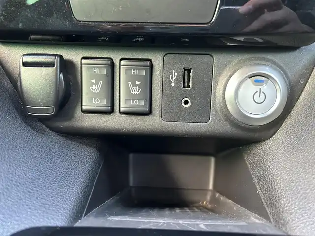 日産 リーフ G 千葉県 2019(令1)年 5万km ブリリアントホワイトパール/スーパーブラック 2トーン ワンオーナー/純正SDナビ/フルセグTV/Bluetooth機能/電子インナーミラー/前方ドラレコ/前席シートヒータ/コーナーセンサー/ステアリングヒータ/プロパイロットパーキング/　充電ケーブル無し