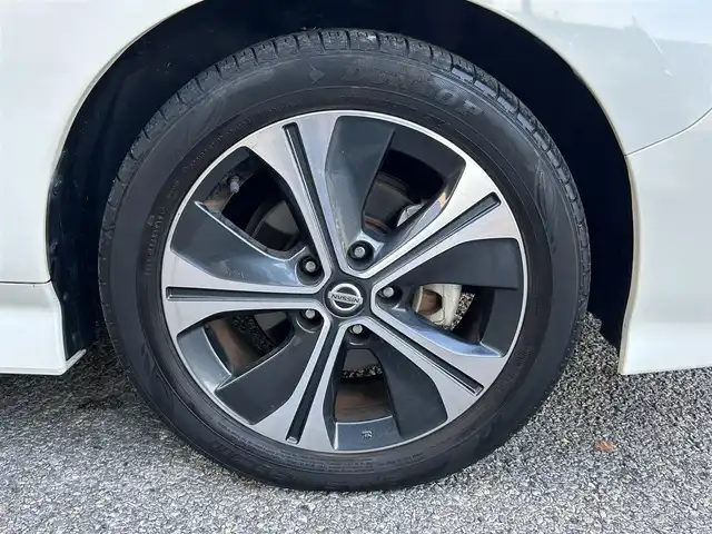 日産 リーフ G 千葉県 2019(令1)年 5万km ブリリアントホワイトパール/スーパーブラック 2トーン ワンオーナー/純正SDナビ/フルセグTV/Bluetooth機能/電子インナーミラー/前方ドラレコ/前席シートヒータ/コーナーセンサー/ステアリングヒータ/プロパイロットパーキング/　充電ケーブル無し