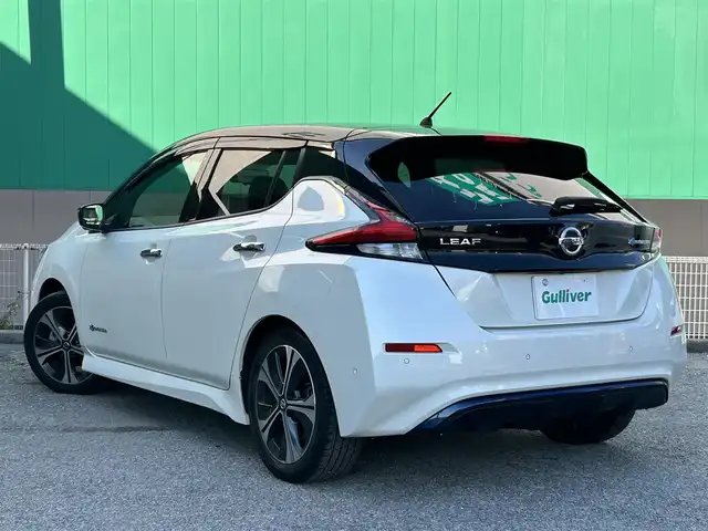 日産 リーフ G 千葉県 2019(令1)年 5万km ブリリアントホワイトパール/スーパーブラック 2トーン ワンオーナー/純正SDナビ/フルセグTV/Bluetooth機能/電子インナーミラー/前方ドラレコ/前席シートヒータ/コーナーセンサー/ステアリングヒータ/プロパイロットパーキング/　充電ケーブル無し