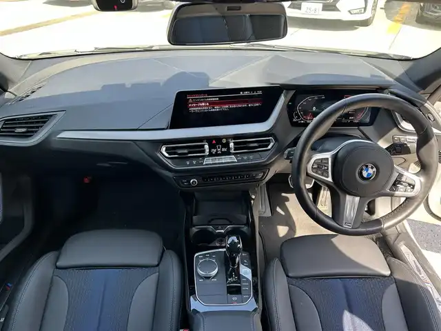 ＢＭＷ ＢＭＷ ２１８ｄ グランクーペ Mスポーツ 広島県 2021(令3)年 0.9万km ミネラルホワイト 禁煙車/純正メーカーナビ/(BT/USB)/純正18インチAW/MTモード付AT/バックカメラ/追従機能付きクルーズコントロール/インテリジェントセーフティー/　・レーンキープアシスト/　・プリクラッシュ/パーキングアシスト/クリアランスソナー/ブラインドスポットモニター/プッシュスタート/メモリ付きパワーシート(D)/電動リアゲート/3モード走行切替/オートライト/オートマチックハイビーム/純正LEDヘッドライト/ETC/カーテンエアバッグ/純正フロアマット